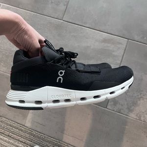 ON supernova sneakers only used a few times!!!! AMAZING condition